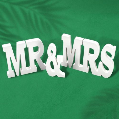 Mr & Mrs felirat fából