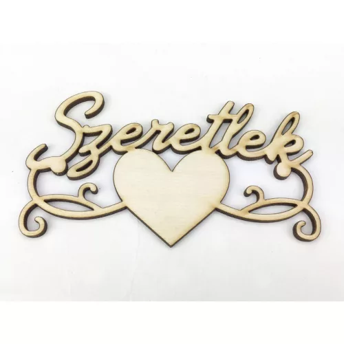 Natúr fa - "Szeretlek" felirat szívvel