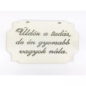 Tábla "Üldöz a tudás,..."