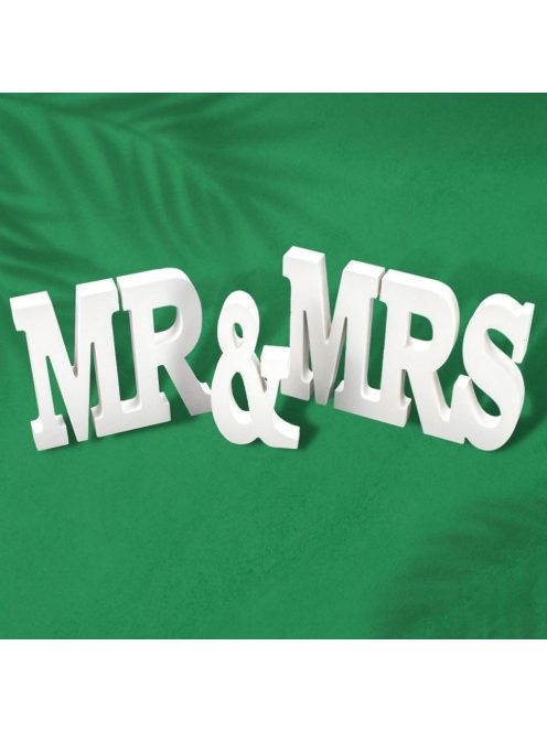 Mr & Mrs felirat fából