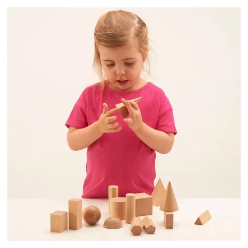 Fából készült 3D geometriai formák