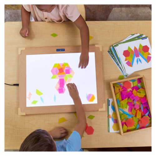 Tangram, színes áttetsző darabokkal, 250 db.