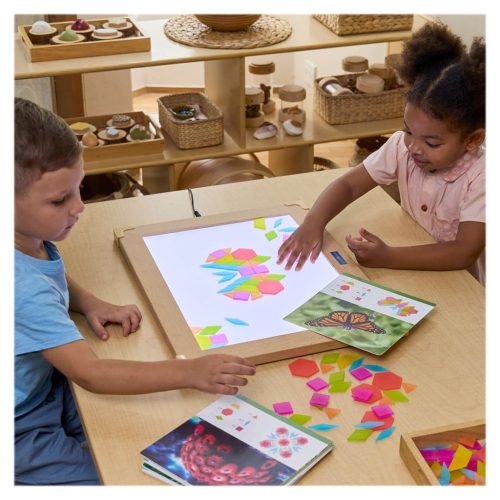 Tangram, színes áttetsző darabokkal, 250 db.