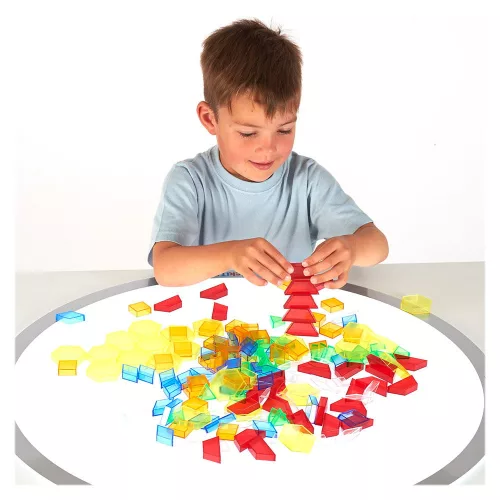 Színes, átlátszó 3D geometriai formák, 180 db.