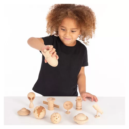 Space Adventure, fából készült figurákkal