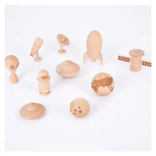 Space Adventure, fából készült figurákkal