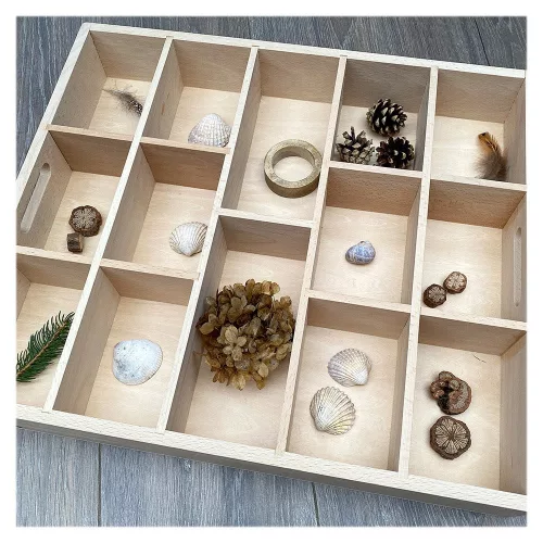 Szortírozó tálca fából 14 rekesszel