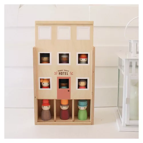 Happy Hotel, 9 vidám lakóval, Tender Leaf