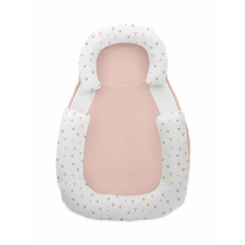 Kikkaboo babapozicionáló memóriahabos hypoallergén legurulás gátlós 60x40x8cm Rózsaszín szívecskék|3801106011054